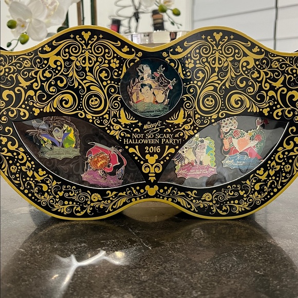 2016 Mickey’s Not So Scary Halloween Party limited edition pin set